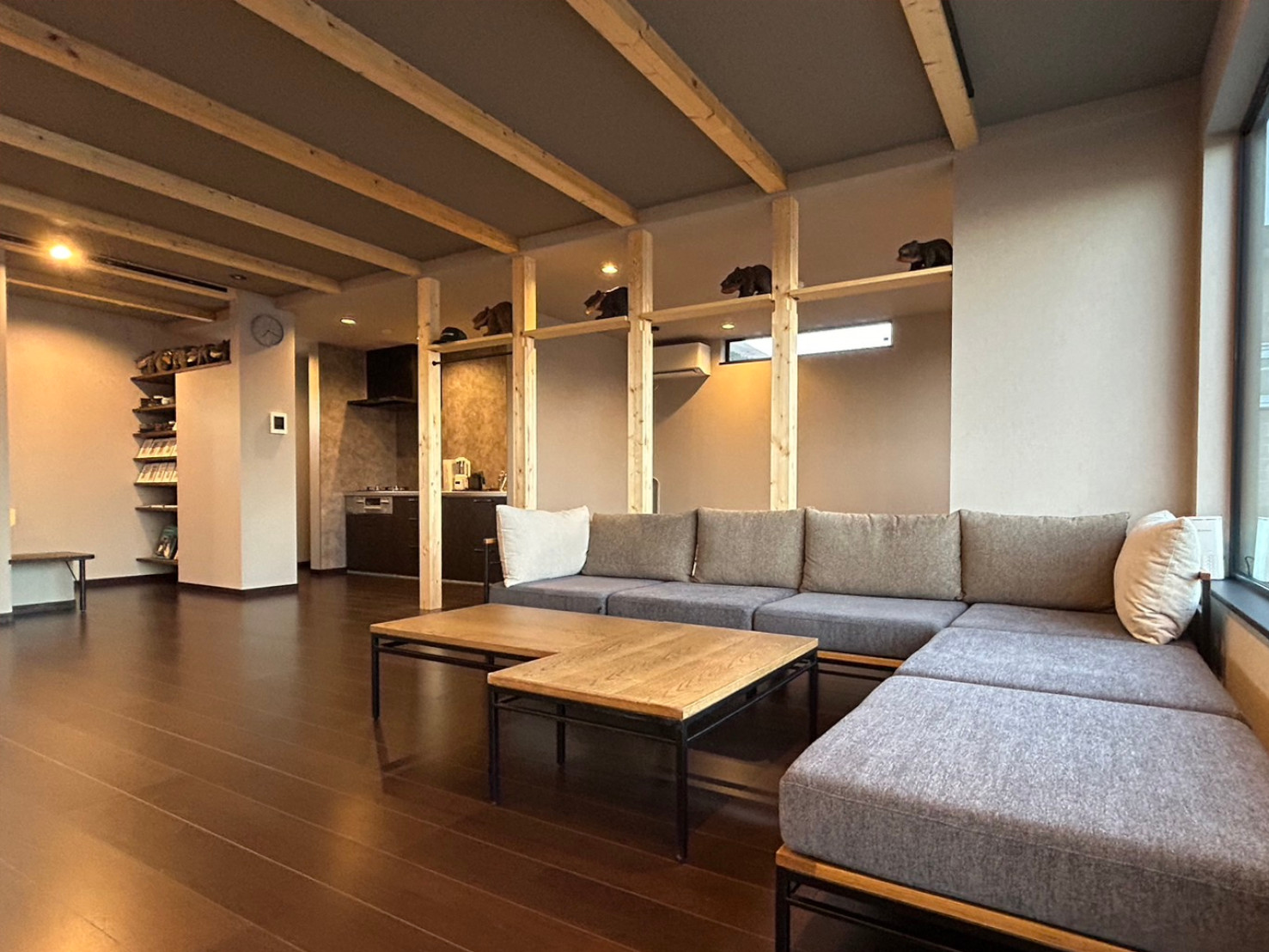 Fumotono &mus. interior warm timber space